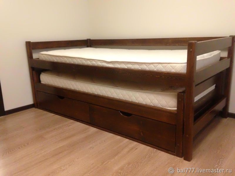 Двойная детская кровать углом