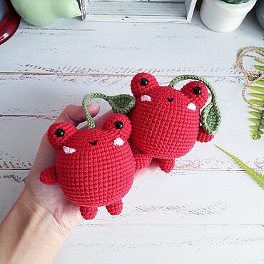 Куклы и игрушки ручной работы. Ярмарка Мастеров - ручная работа Вязаные лягушки / парные игрушки / жабка / лягушонок. Handmade.