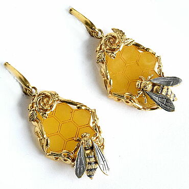  ручной работы. Ярмарка Мастеров - ручная работа Крупные серьги с резным янтарем 