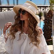 hats: Wide-brimmed hat