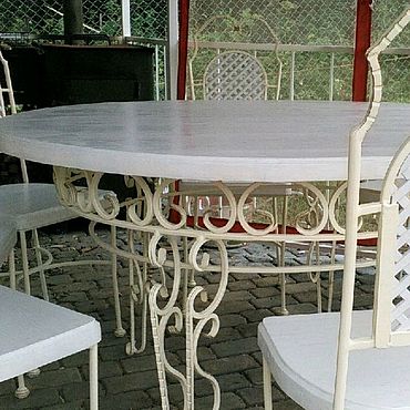 Круглый стол и стулья для балкона