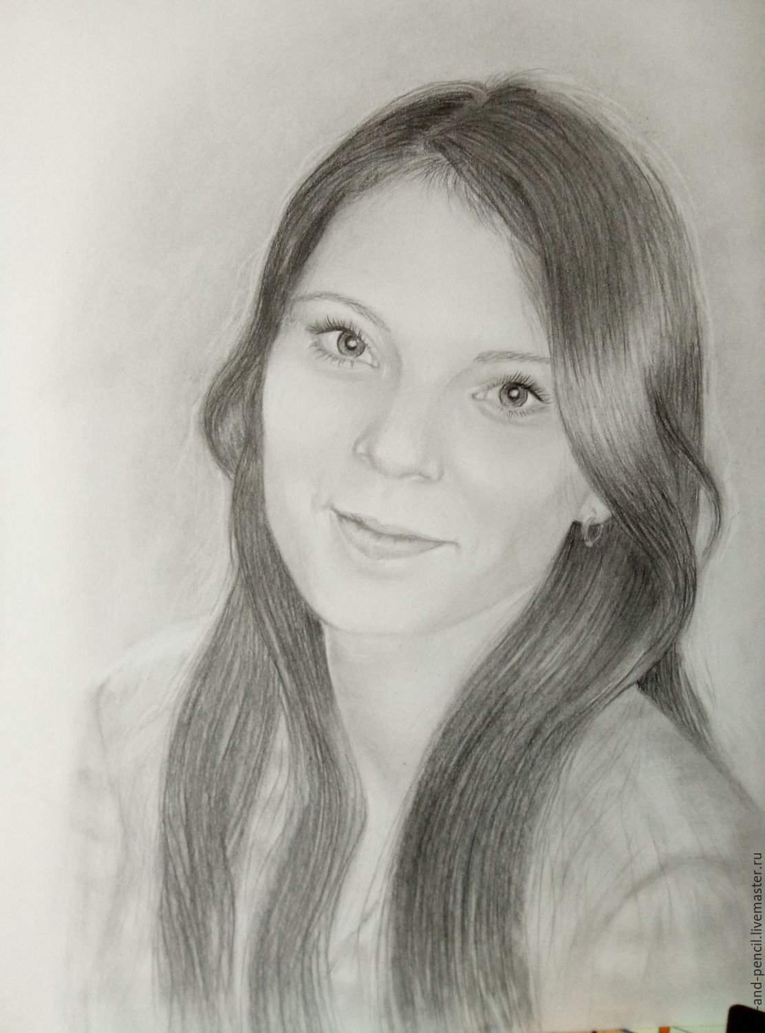Анна Ларюкова портрет карандашом