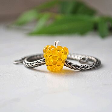 ручной работы. Ярмарка Мастеров - ручная работа Глянцевая Шарм-подвеска для браслета Малина желтая. Handmade.