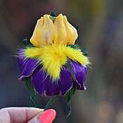 Украшения ручной работы. Ярмарка Мастеров - ручная работа Broche de flores iris Amarillo y púrpura de piel de visón. Handmade.