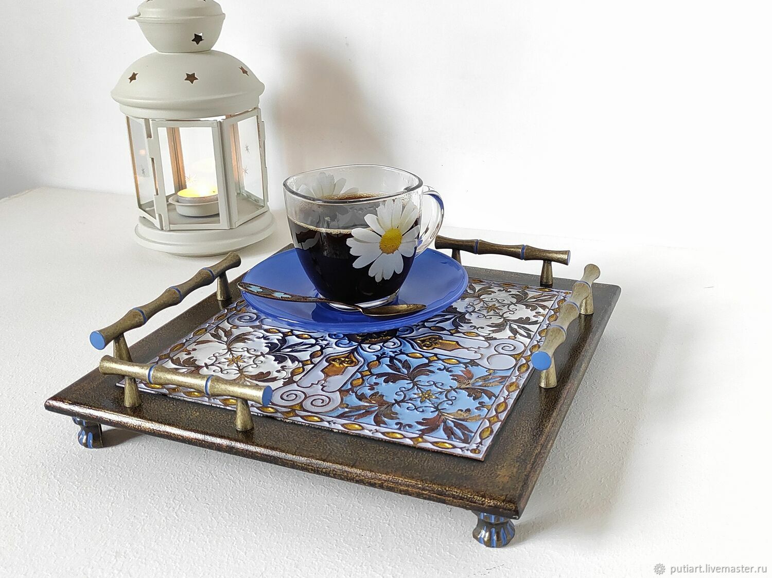 Поднос ажурный сервировочный деревянный на ножках с 4мя ручками ...