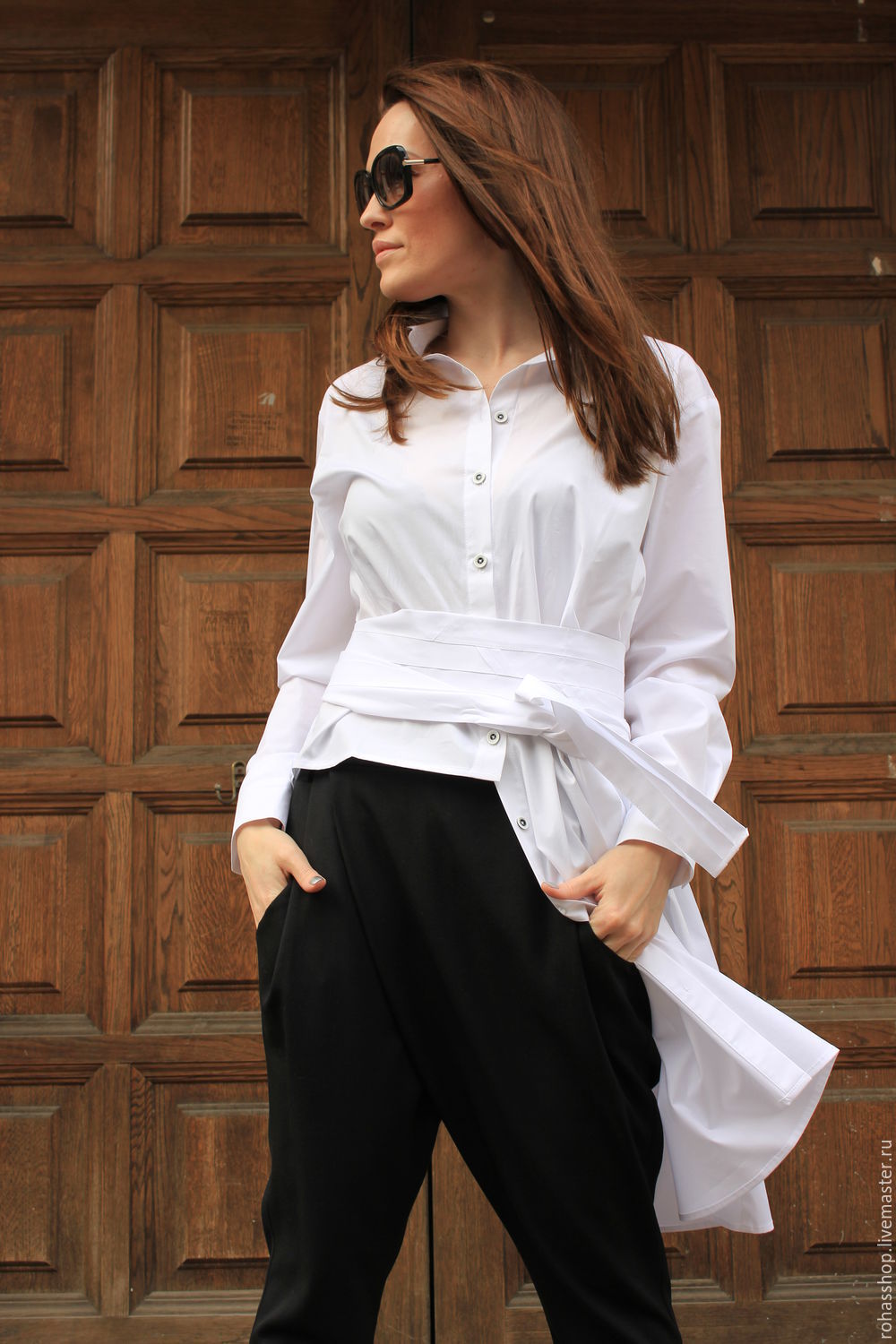 Белая рубашка женская с ремнем