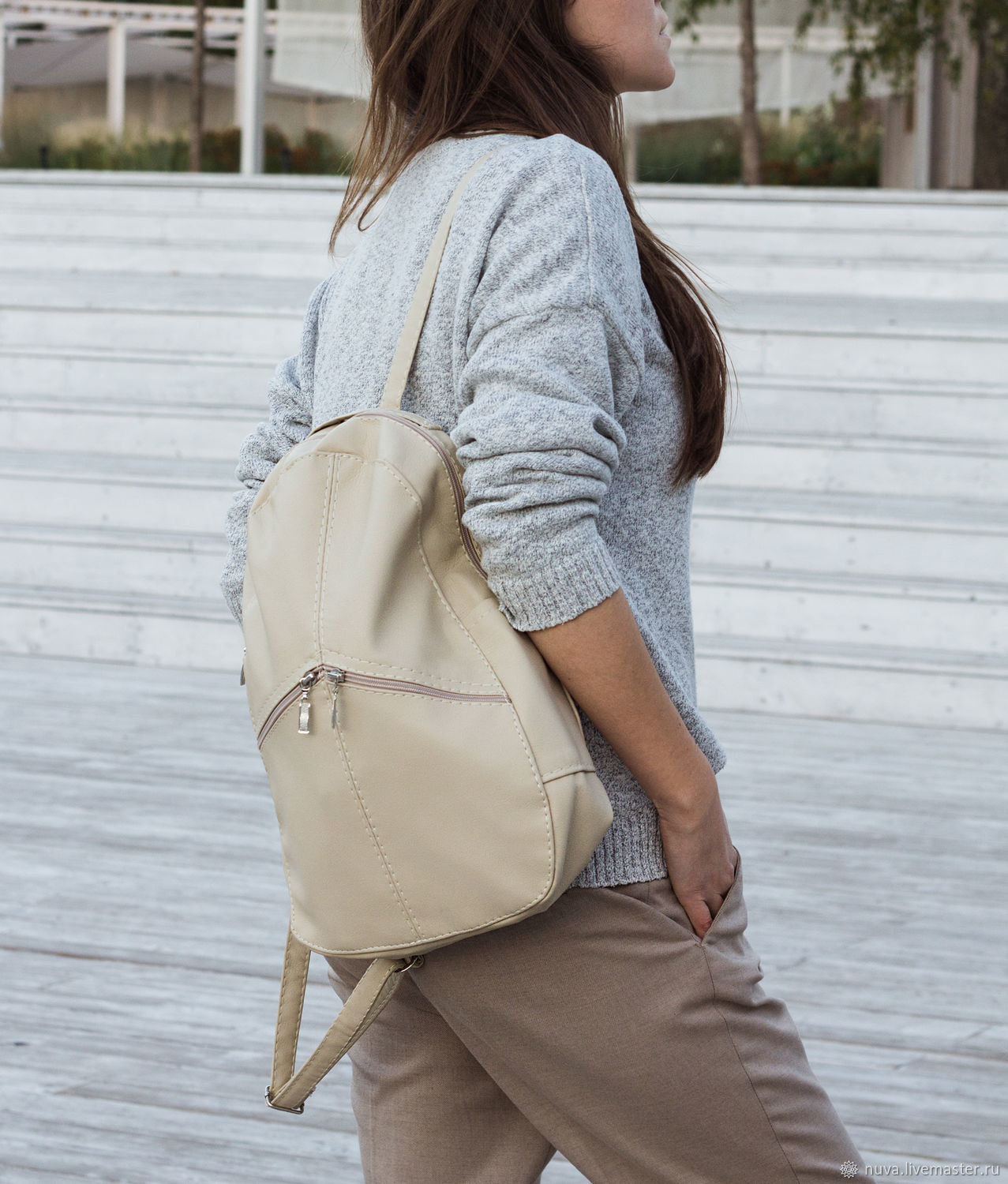 Бежевый рюкзак женский с чем носить