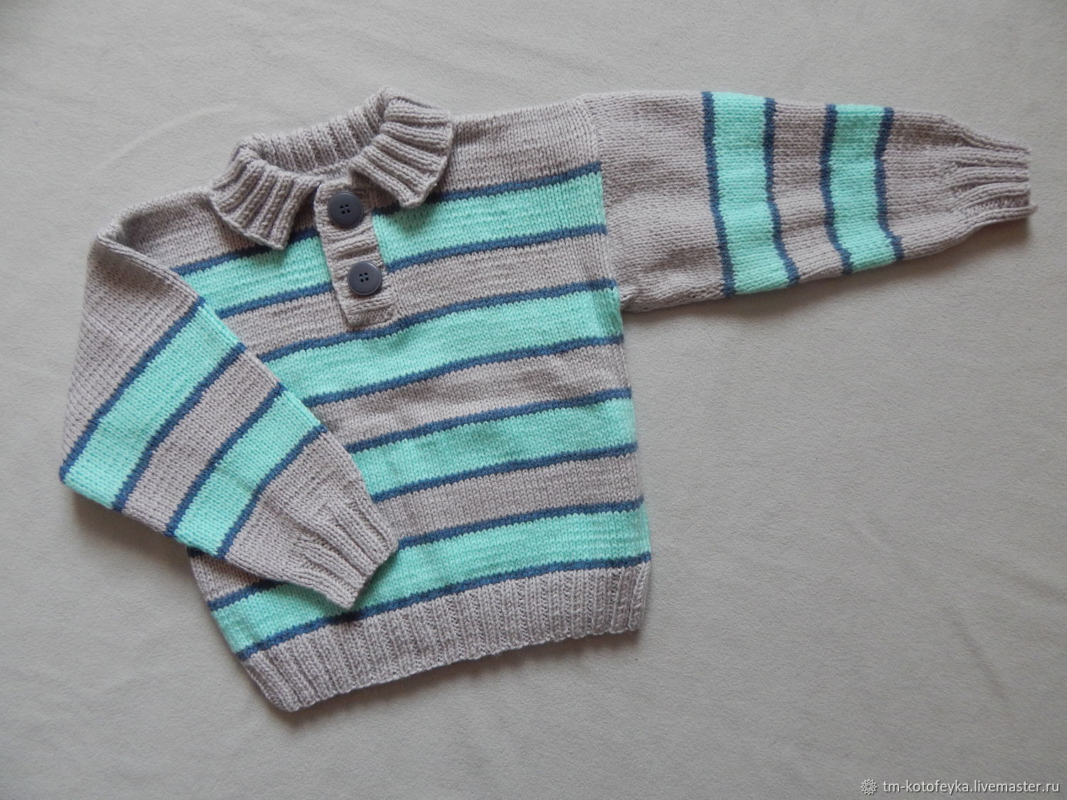 Полосатый свитер детский