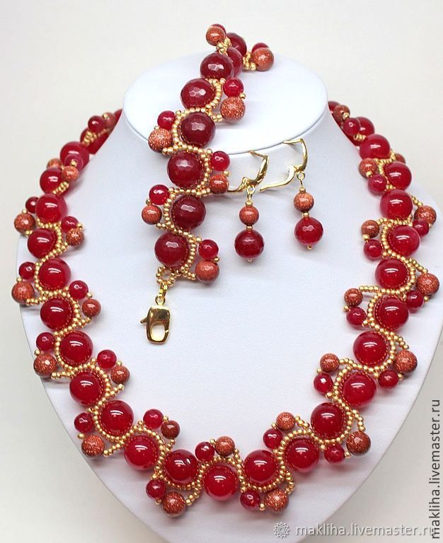 Krasnoe necklace made of natural stones and beaded 
