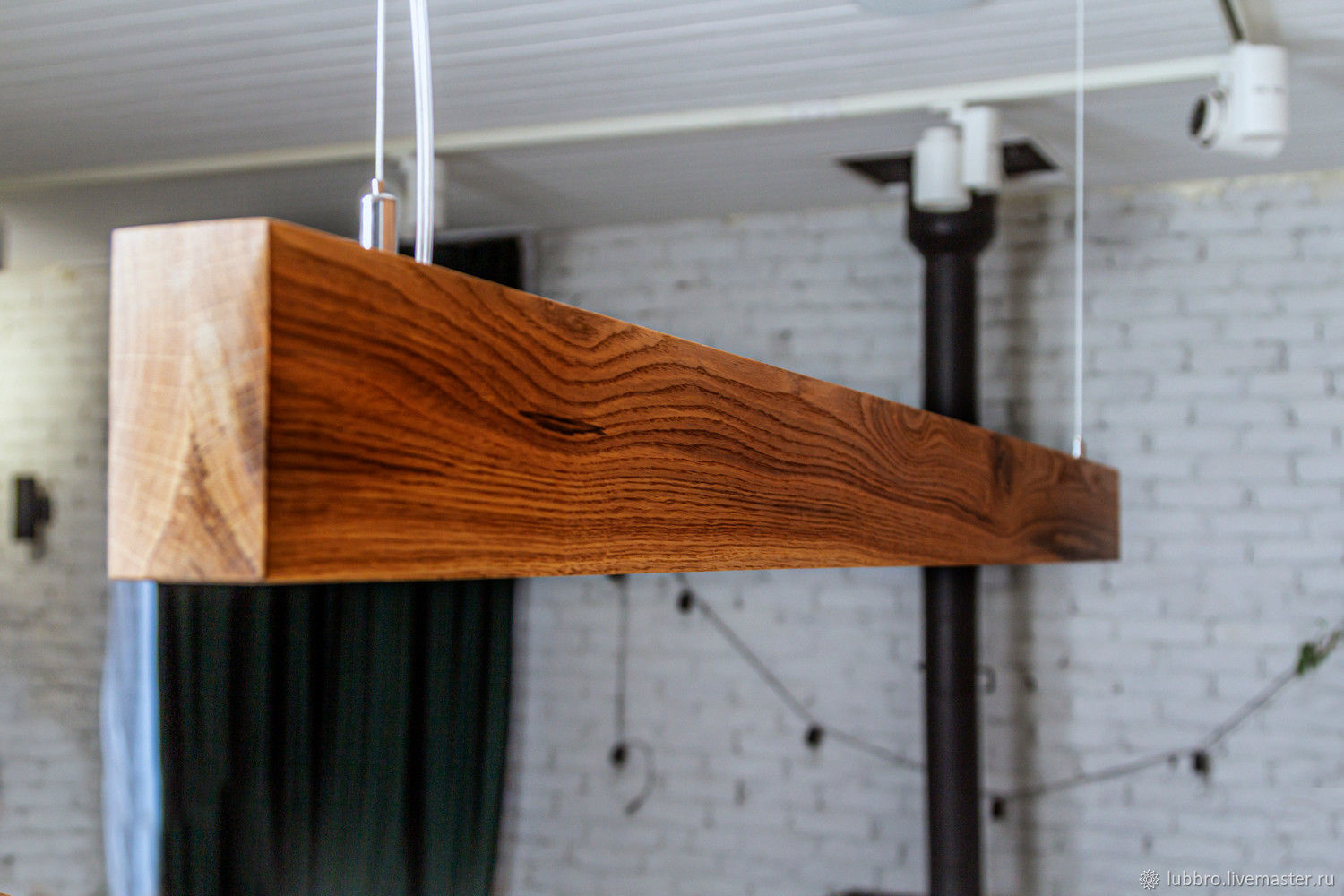 Люстра из дерева. Линейный светильник из массива дуба Skyline Slim в ...