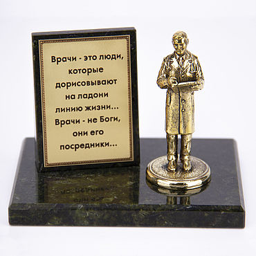 Сувениры и подарки ручной работы. Ярмарка Мастеров - ручная работа Фигурка на камне "Врач мужчина". Handmade.