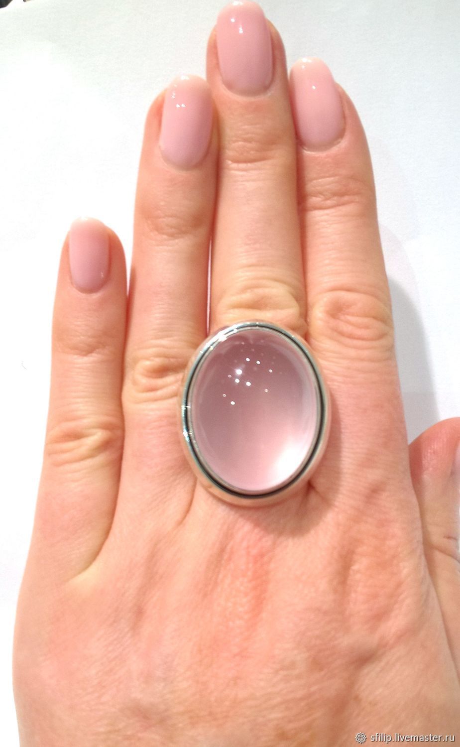 Кольцо с натуральным розовым кварцем
