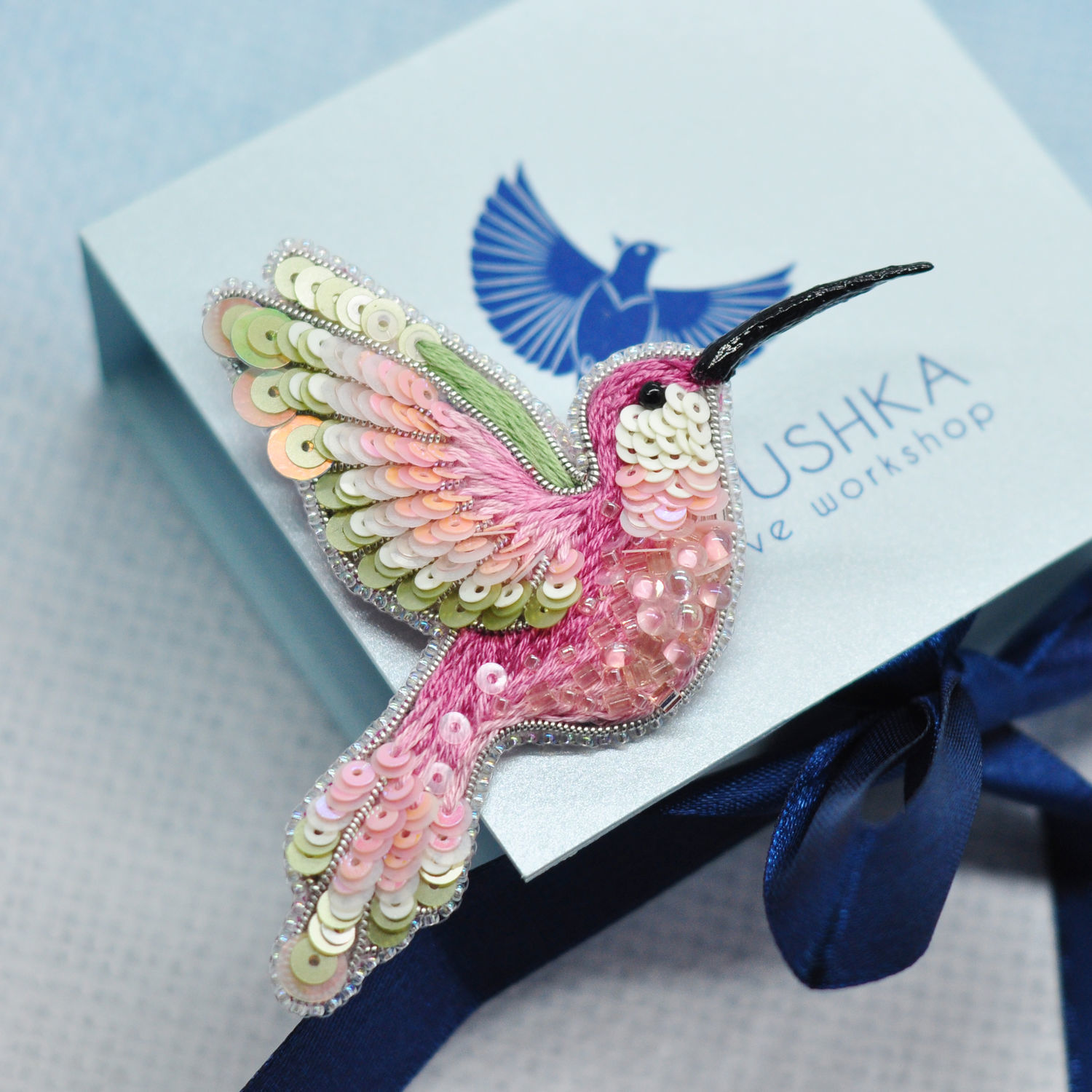 Брошь колибри! выполнена из кристаллов Св, бусин, японского бисера, италья | Instagram