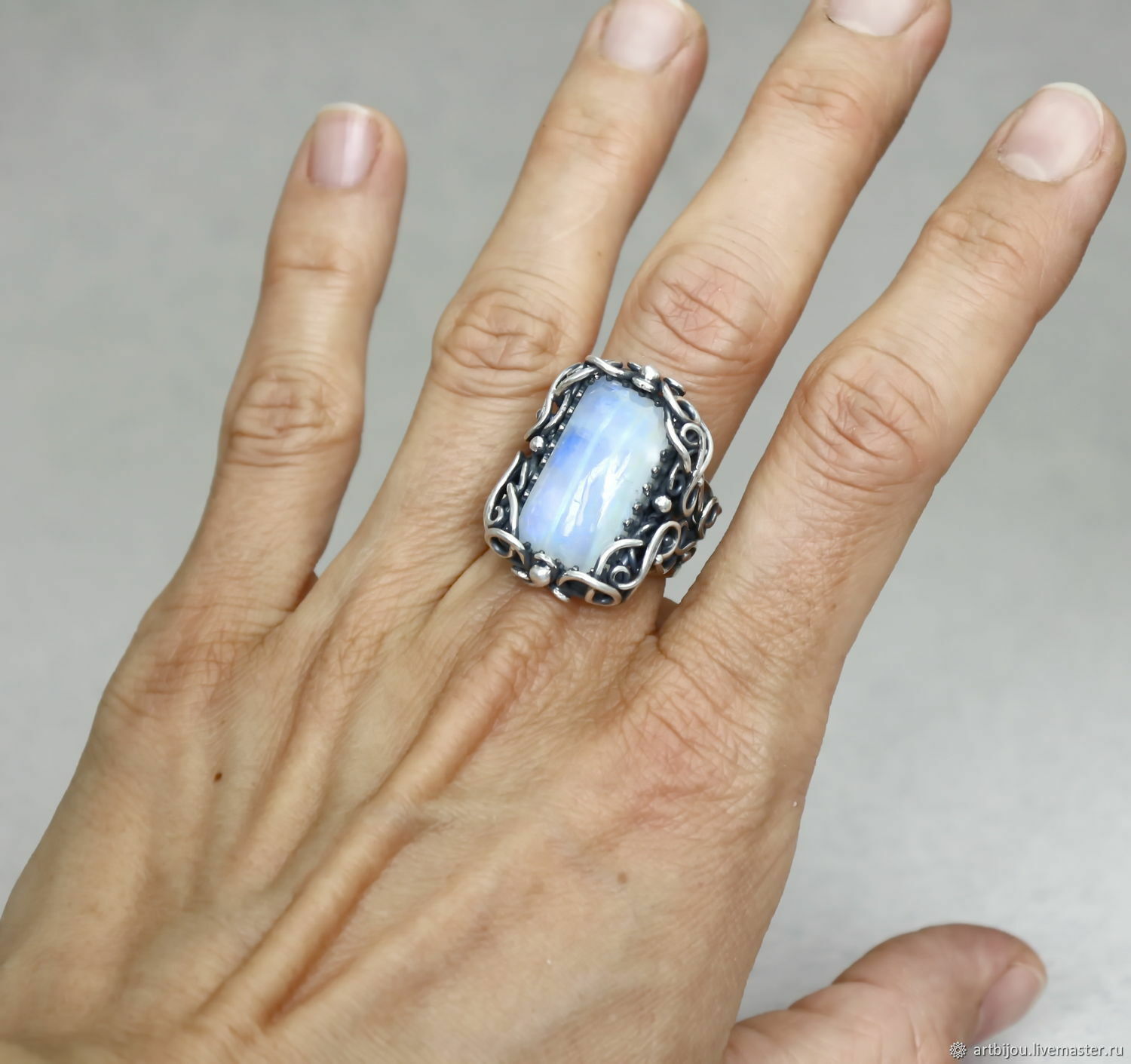 Кольцо серебро кго618 с лунным камнем