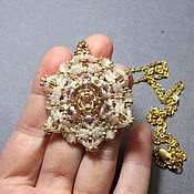 Украшения ручной работы. Ярмарка Мастеров - ручная работа White Snowflake pendant made of beads and beads on a chain. Handmade.
