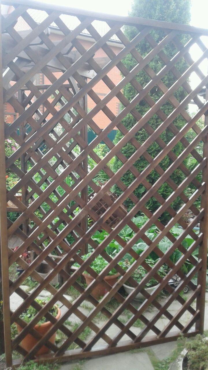 Деревянная решетка садовая 100х100 мм