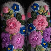 Перчатки с вышивкой  Цветы Алые