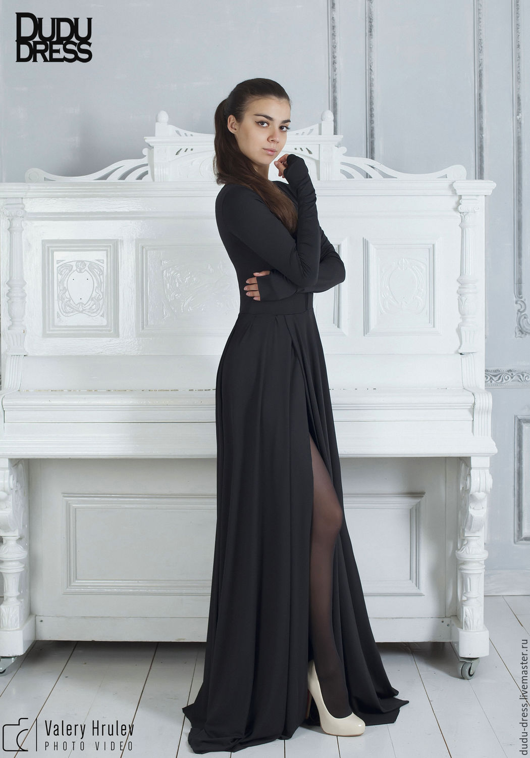 Чёрное платье в пол с запАхом и супердлинными рукавами в интернет-магазине Ярмарка Мастеров по цене 3690 ₽ – AE441RU