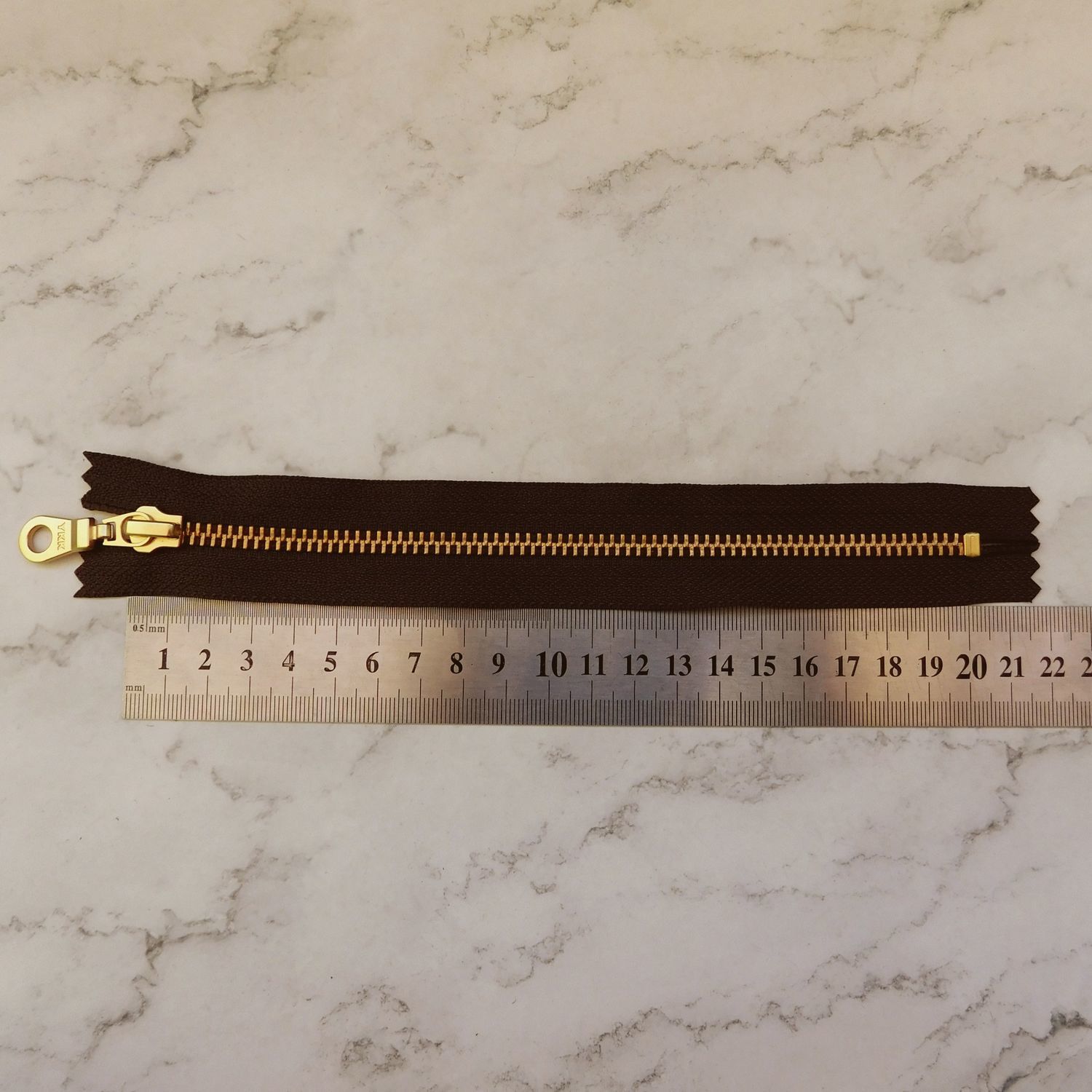 Молния с бегунком YKK №5, 20см, коричневая, темно-коричневая и черная ...