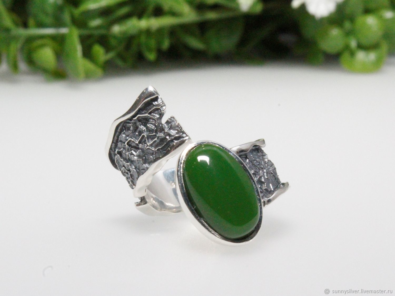 Кольцо Спира нефрит серебро 925 пробы SER0051 купить в интернет ...
