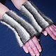 Order Women's knitted mittens Black and White blues. Warm Yarn. Livemaster. . Mitts Фото №3