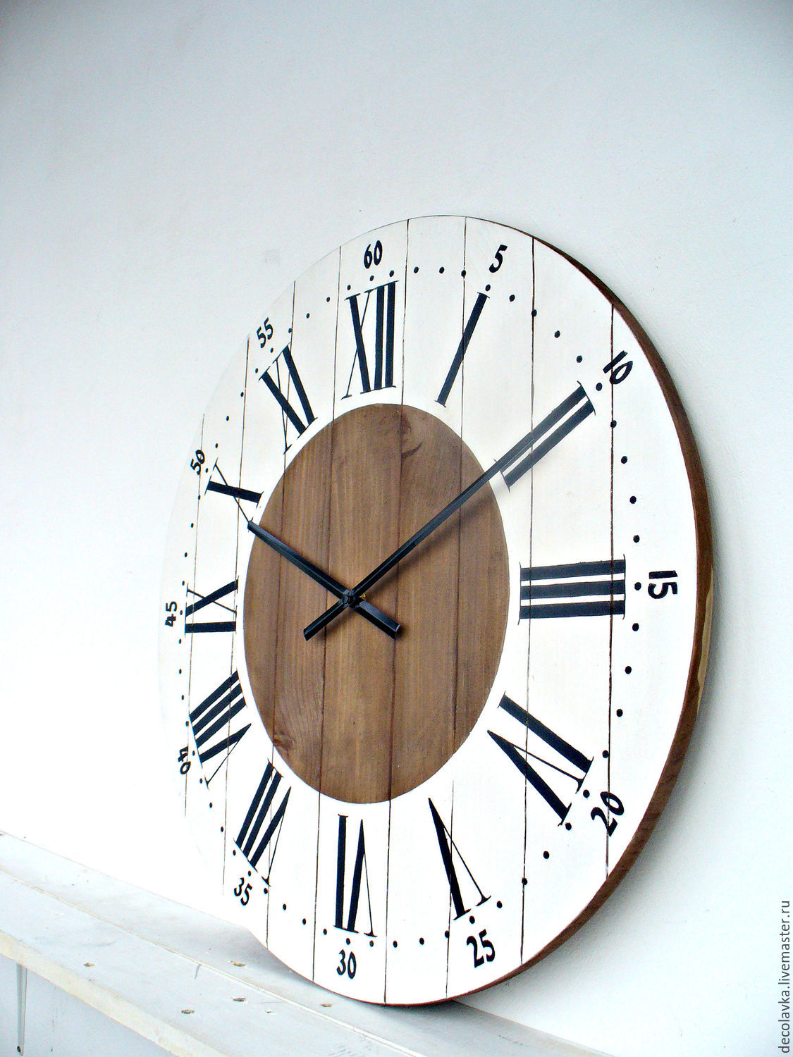 Часы настенные 60 см. Интерьерные часы настенные. Деревянные часы настенные в интерьере. Оригинальные часы на кухню. Часы настенные диаметр 60 см.