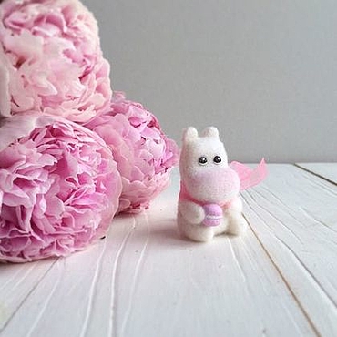 Куклы и игрушки ручной работы. Ярмарка Мастеров - ручная работа Муми-тролль в кармашек). Handmade.