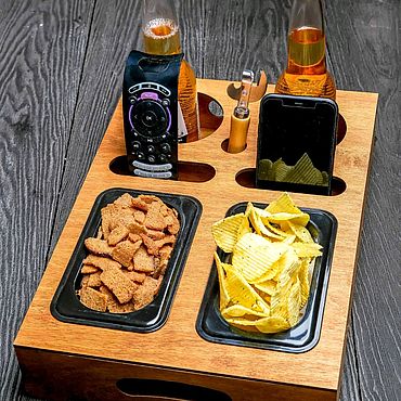 Украшения ручной работы. Ярмарка Мастеров - ручная работа Поднос для пива и снэков. Handmade.