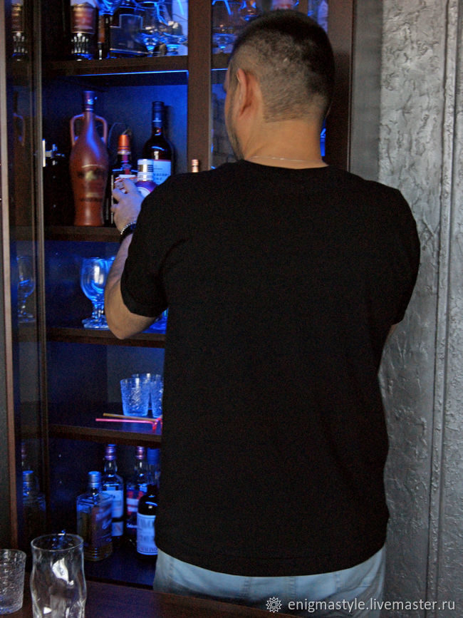 Футболка мужская чёрная базовая, подарок для бармена – купить онлайн на ...