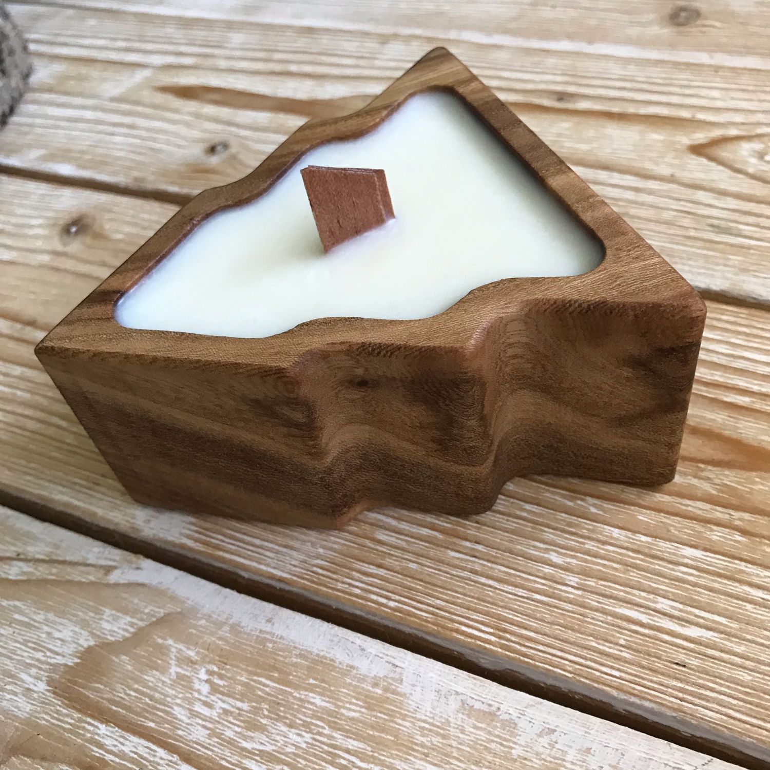 Свеча в дереве из соевого воска с деревянным фитилём купить в интернет ...